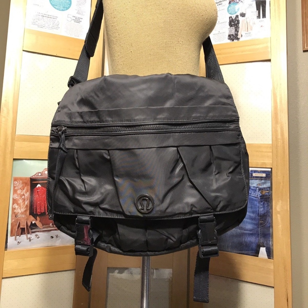 Lululemon Urban Yogini Messenger Rare Discontinued